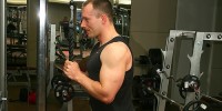 Imaginea articolului: Cum se fac corect extensiile la cablu pentru triceps